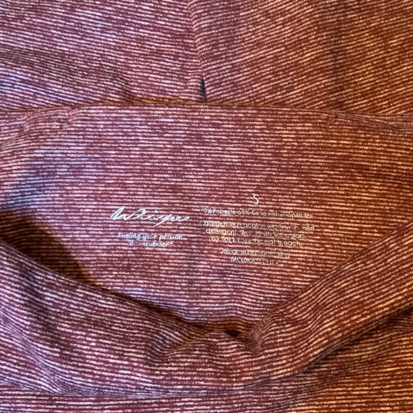 NWOT Whisper full leggings Burgandy/white stripes Size small - Picture 3 of 3